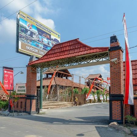 RedDoorz @ Kampoeng Etnik Kebumen 2 Hotel Bagian luar foto